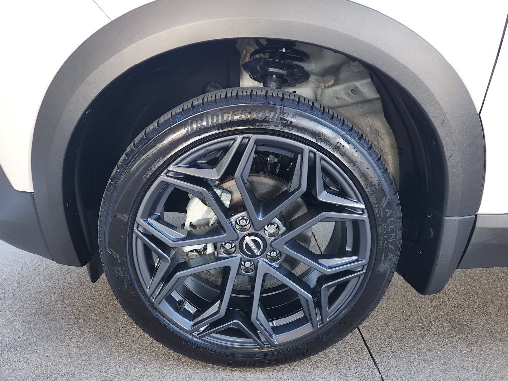 Certified 2025 Nissan Kicks SR FWD image 31