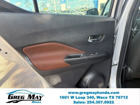 Used 2018 Nissan Kicks SR FWD image 19