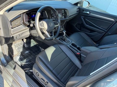 Used 2024 Volkswagen Jetta SE image 2