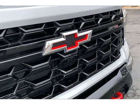 Used 2025 Chevrolet Silverado 2500 ZR2 w/ Technology Package image 32