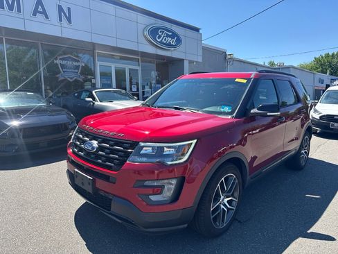 Used 2017 Ford Explorer Sport w/ Equipment Group 401A AWD/4WD image 2