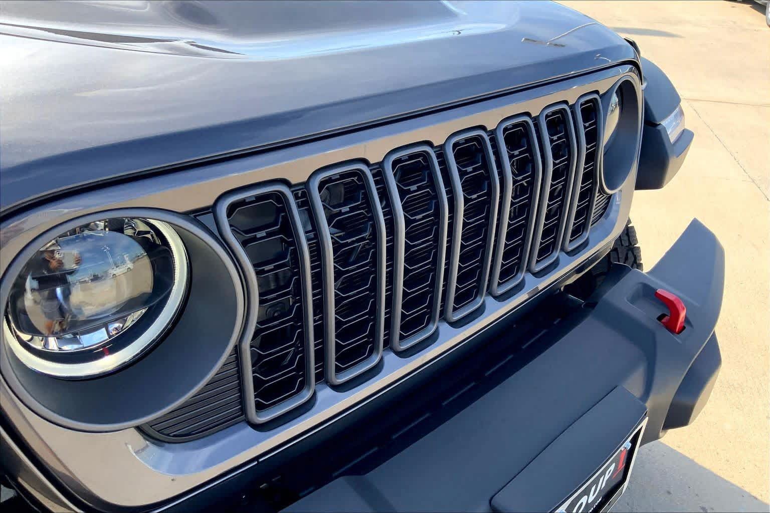 Used 2025 Jeep Gladiator Rubicon w/ Convenience Group AWD/4WD image 28