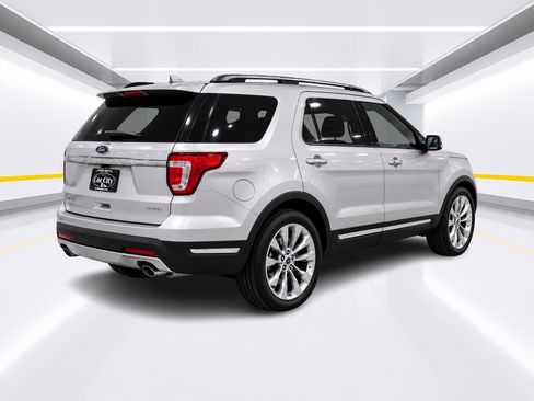 Used 2018 Ford Explorer Limited w/ Equipment Group 301A FWD image 5