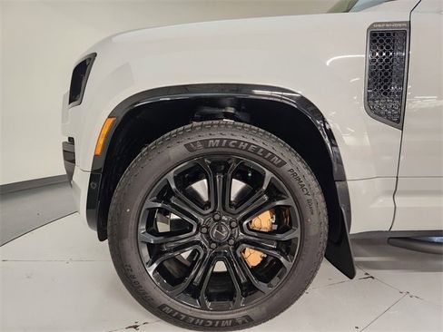 Used 2026 Land Rover Defender 110 OCTA image 11