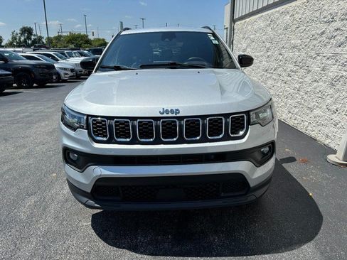 Used 2024 Jeep Compass Latitude AWD/4WD image 11