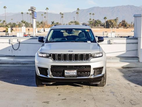 Certified 2023 Jeep Grand Cherokee L Laredo image 3