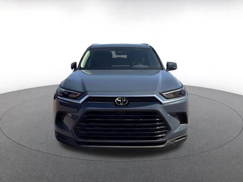 Used 2025 Toyota Grand Highlander FWD image 4
