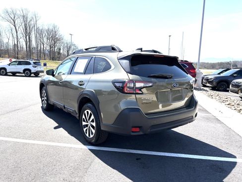Used 2025 Subaru Outback Premium image 6