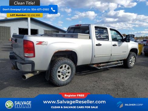 Used 2011 GMC Sierra 2500 SLE w/ SLE Preferred Package AWD/4WD image 4