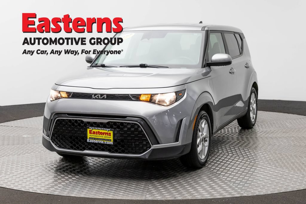 Used 2023 Kia Soul LX w/ Option Group 015 FWD image 1