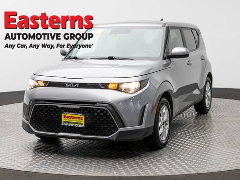 Used 2023 Kia Soul LX w/ Option Group 015 FWD image 1