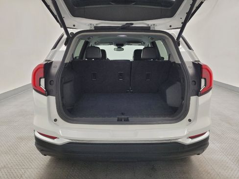 Used 2024 GMC Terrain SLT image 29