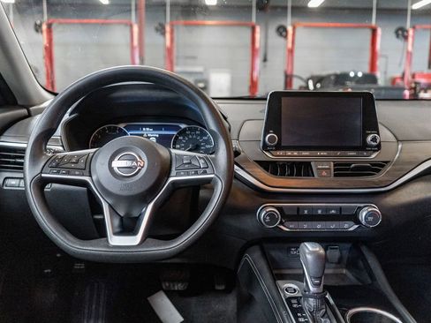 Used 2023 Nissan Altima 2.5 SV image 15