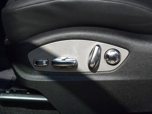 Certified 2025 Porsche Macan image 29