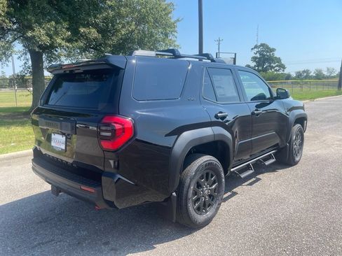 New 2026 Toyota 4Runner SR5 AWD/4WD image 7