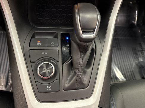 Used 2024 Toyota RAV4 SE w/ Convenience Package image 36