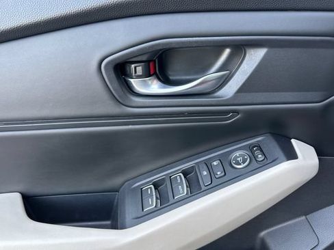 Used 2024 Honda Accord EX image 11