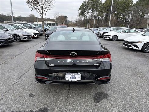 Certified 2022 Hyundai Elantra Limited image 6