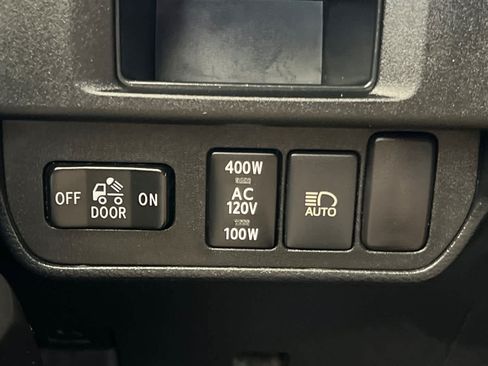 Used 2018 Toyota Tacoma TRD Off-Road w/ Technology Package RWD image 29