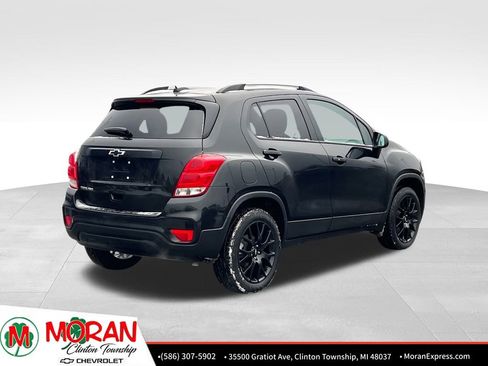 Certified 2022 Chevrolet Trax LT w/ Midnight Edition image 6
