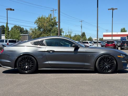 Used 2018 Ford Mustang GT Premium RWD image 3