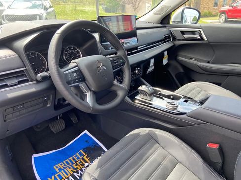 New 2025 Mitsubishi Outlander AWD image 45
