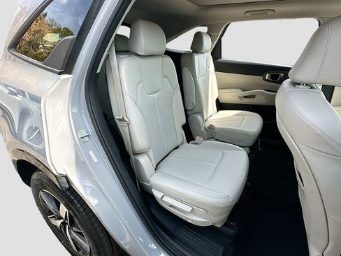 Certified 2023 Kia Sorento EX w/ Panoramic Sunroof Package image 28