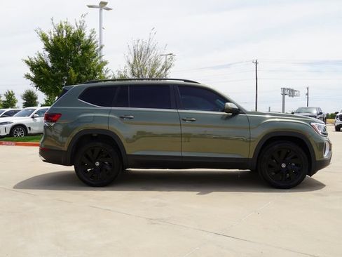 Used 2026 Volkswagen Atlas SE FWD image 9