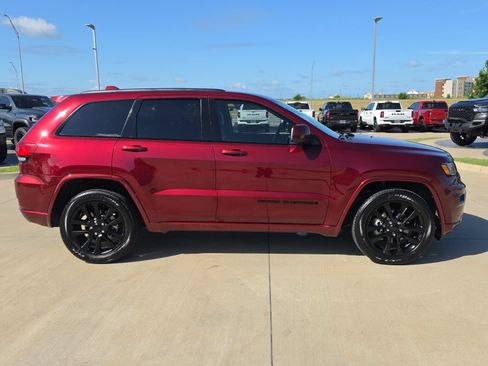 Used 2020 Jeep Grand Cherokee Altitude RWD image 6