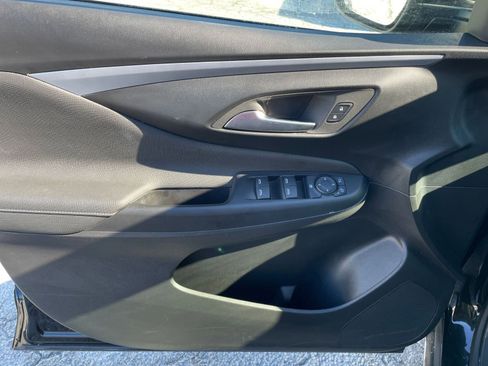 Used 2025 Buick Envista Preferred image 18