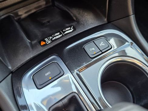 Used 2023 Chevrolet Equinox Premier image 35