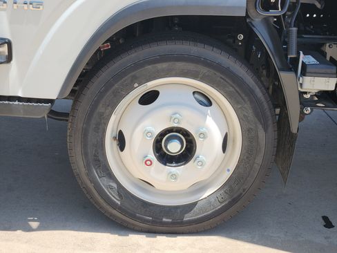 New 2024 Chevrolet Low Cab Forward image 16