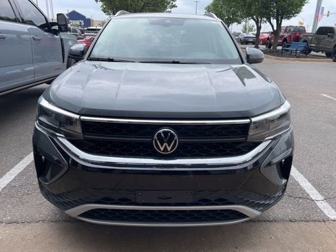 Used 2023 Volkswagen Taos SE image 3