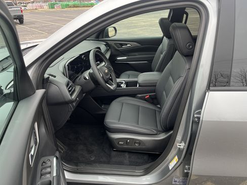 Used 2026 Chevrolet Traverse LT w/ Sun and Wheel Package image 9