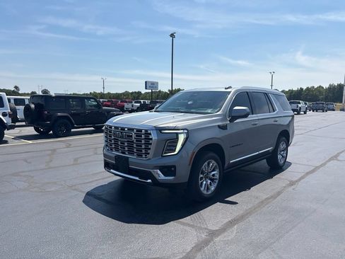 Used 2026 GMC Yukon Denali w/ Sun & Power Step Package AWD/4WD image 5