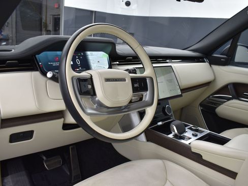Used 2023 Land Rover Range Rover Long Wheelbase SE image 12