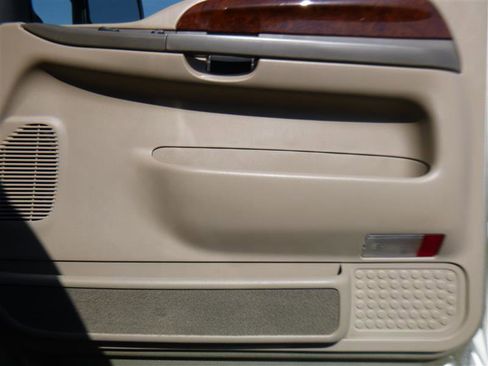 Used 2000 Ford F250 Lariat image 16