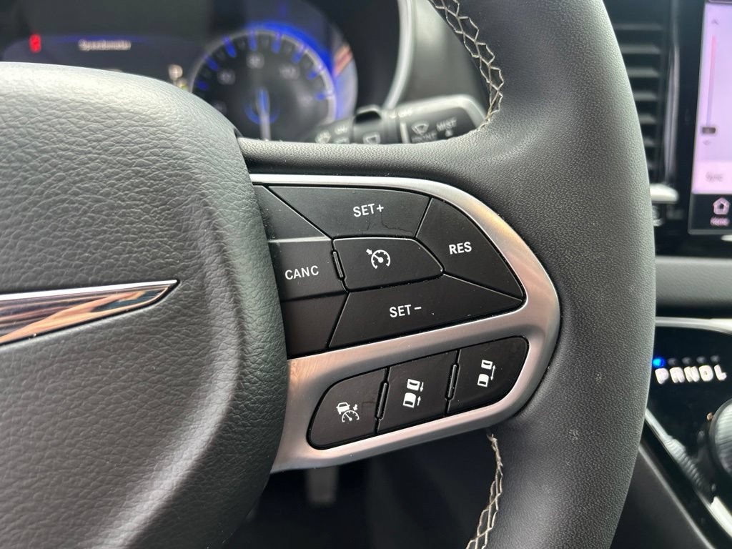 Used 2025 Chrysler Pacifica Select FWD image 23