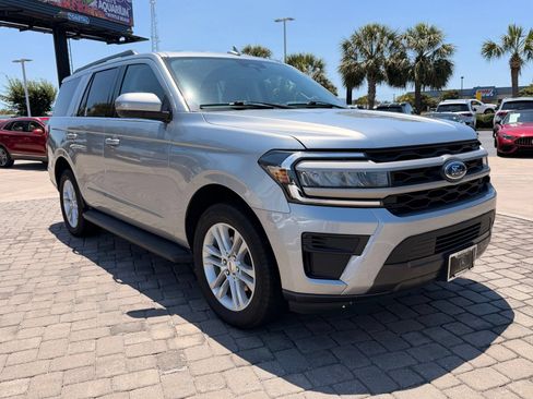 Used 2024 Ford Expedition XLT RWD image 7