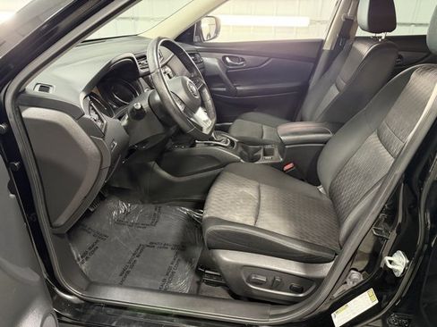 Used 2019 Nissan Rogue SV w/ Premium Package image 12
