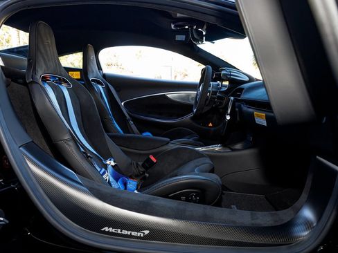 Used 2023 McLaren Artura RWD image 44