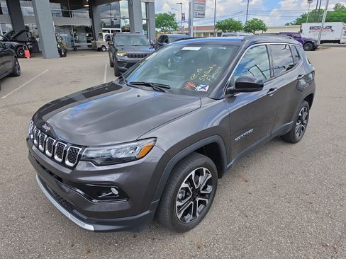 Used 2023 Jeep Compass Limited w/ Sun and Sound Group AWD/4WD image 7