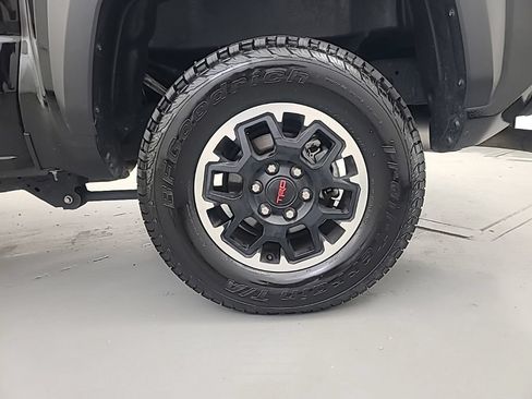 Used 2025 Toyota Tacoma TRD Off-Road AWD/4WD image 11
