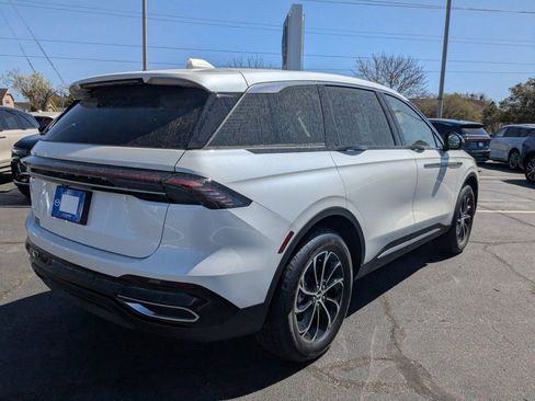 New 2026 Lincoln Nautilus Premier image 4