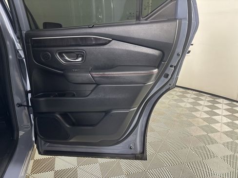 Used 2025 Honda Pilot Black Edition image 26