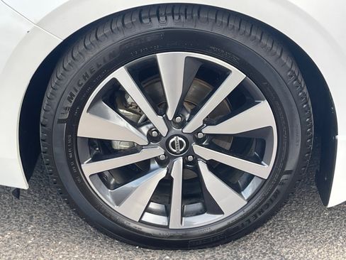Used 2021 Nissan Sentra SV w/ SV Premium Package FWD image 24