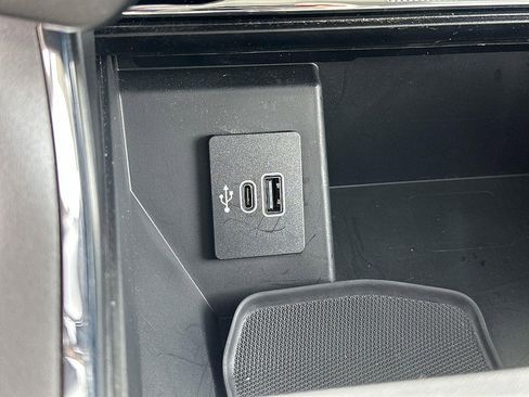 Used 2025 Ford F150 Lariat AWD/4WD image 39