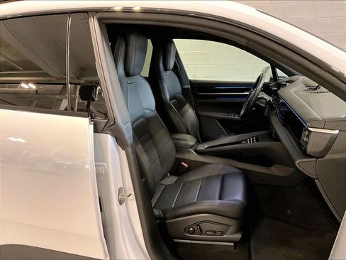 Used 2025 Porsche Macan 4 Electric image 12