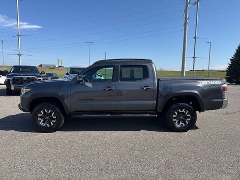Certified 2021 Toyota Tacoma TRD Off-Road AWD/4WD image 8
