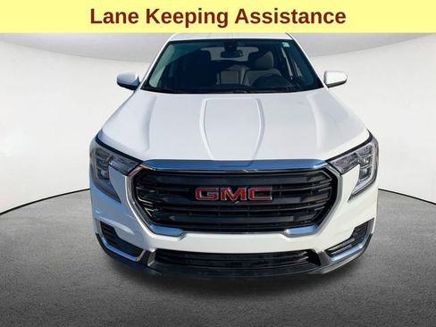 Used 2024 GMC Terrain SLE image 4